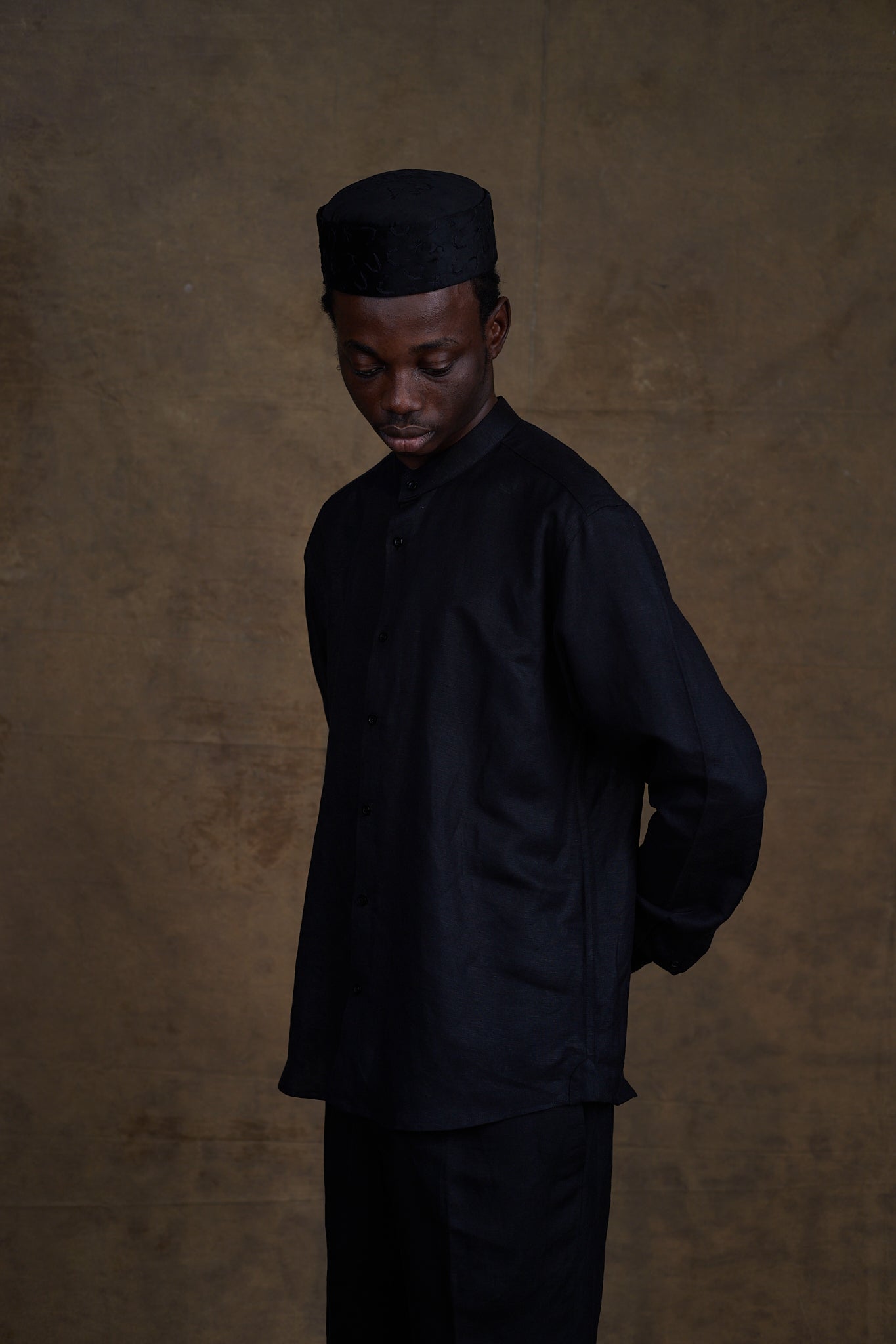 A Nigerian Man wearing Black Linen 2 pc set in lagos