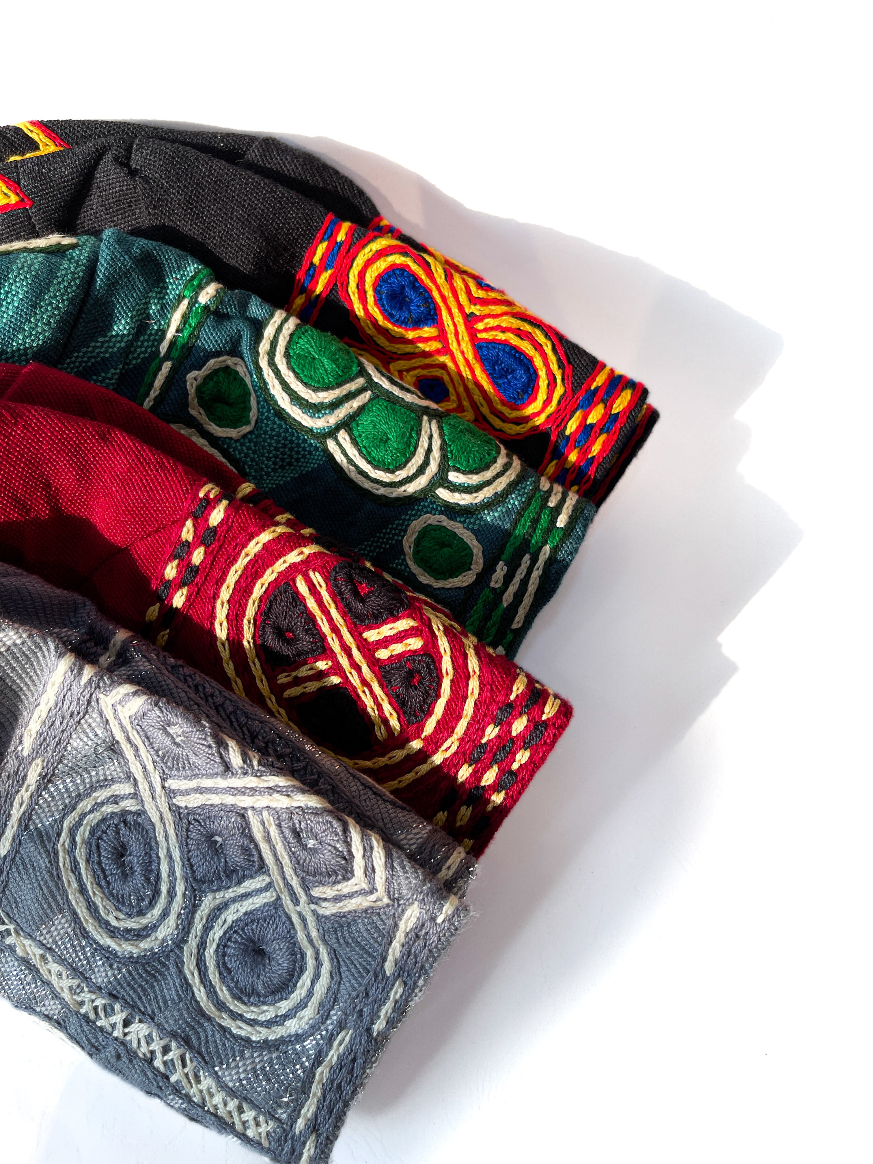 4 colors of handknit embroidery aso ofi caps