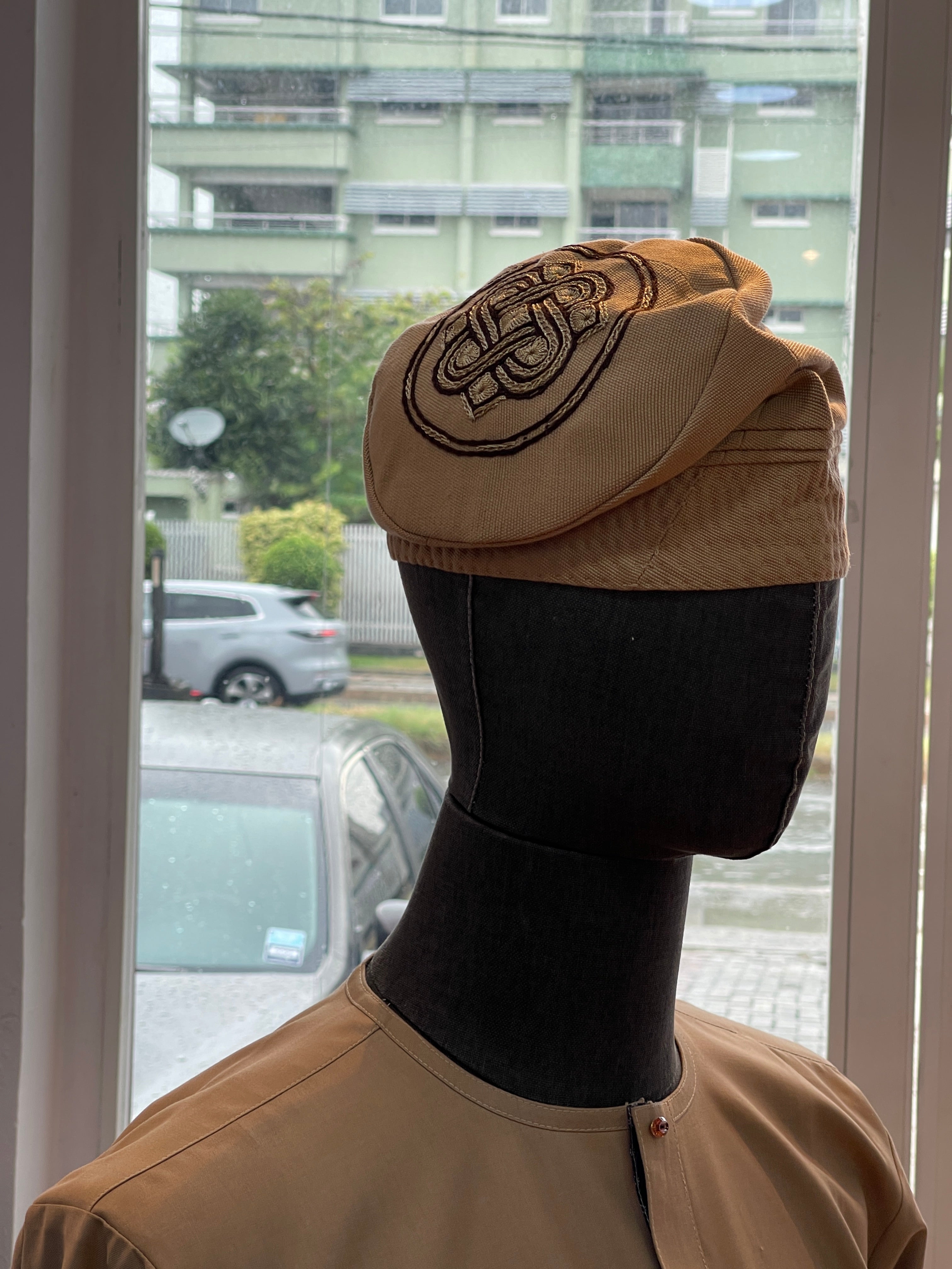 Yourba cap with embroidery top